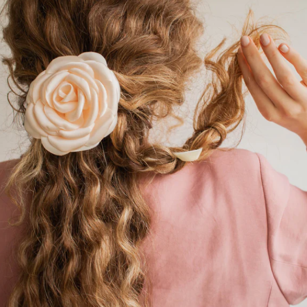 flower-hair-off-white