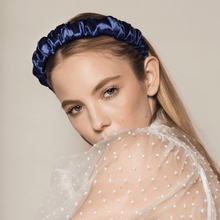 Carregar imagem no visualizador da galeria, menina loira usando tiara azul
