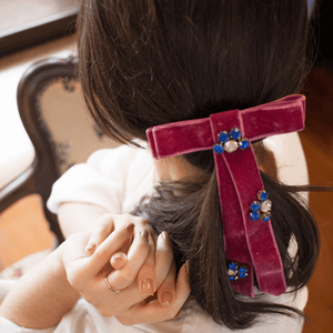 cabelo com laço em veludo vinho